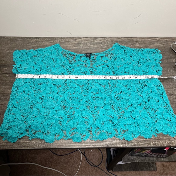 🎉HP🎉 Torrid Turquoise Color Lace Crop Top, Size 0 - Picture 12 of 14